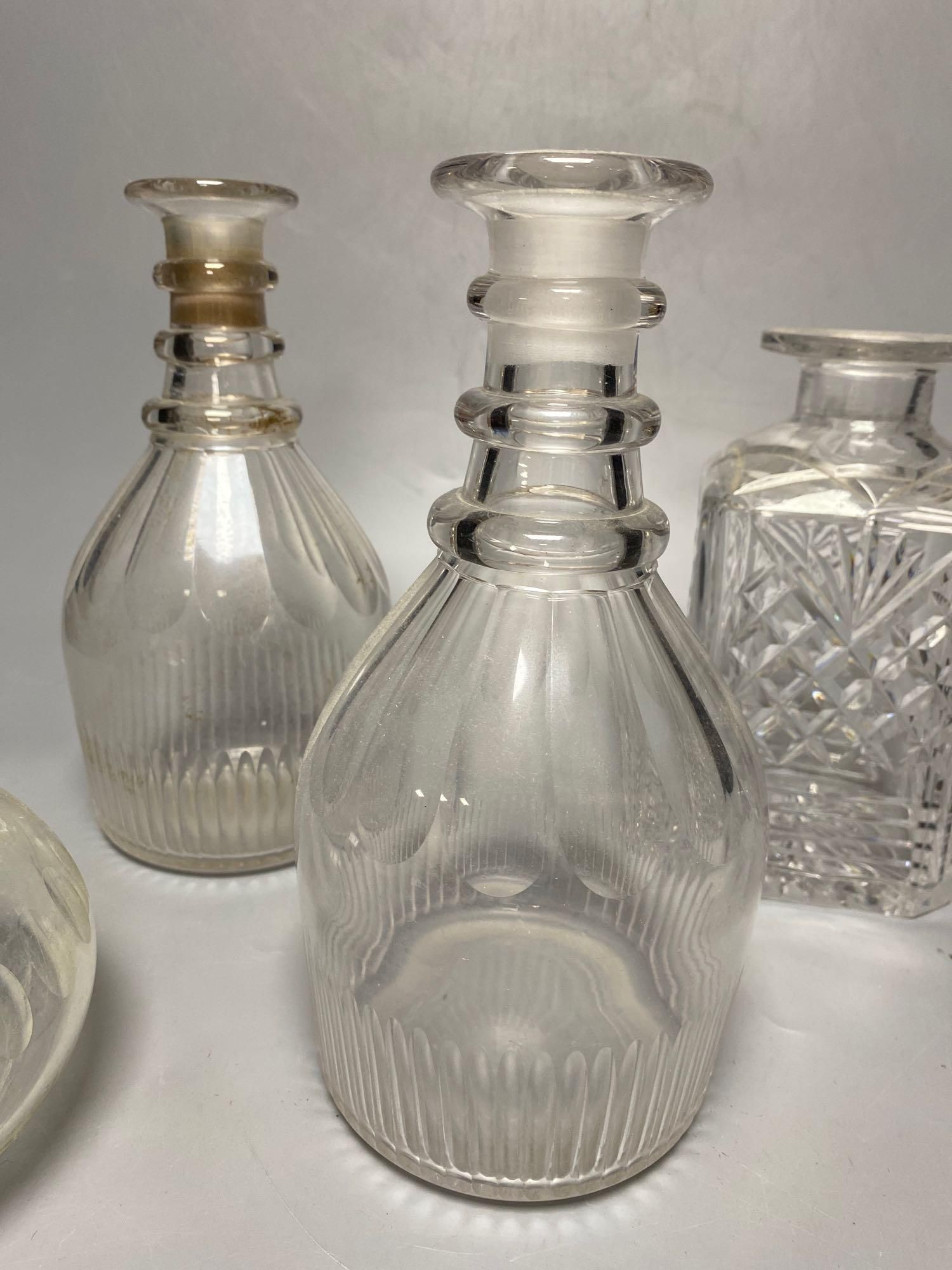 A pair of Regency glass mallet decanters with stoppers, 27cm and three other decanters (5)